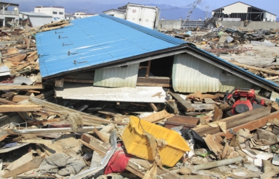 İzmir depremi sonrası yıkım uzaydan görüntülendi!