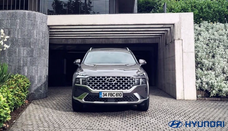Hyundai, merakla beklenen fiyat güncellemesini yaptı! SANTA FE Hibrit te beklenmedik zam geldi!