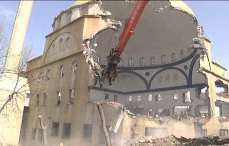 Gaziosman Sarı Camii dönüşüm kapsamında yıkıldı!