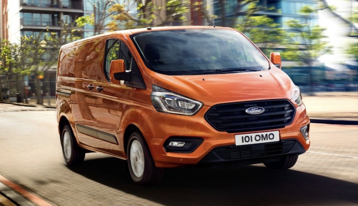 Ford Transit Custom hibrit seçeceği 16 farklı modeliyle ve Nisan kampanyasıyla satışta. İşte 28 Nisan 2022 fiyat listesi