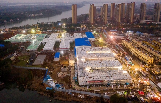 Çin'in koronavirüs için 10 günde inşa ettiği hastane açıldı!