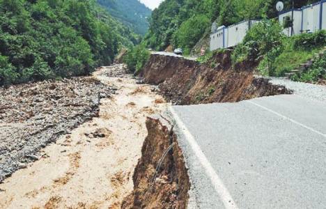 Zonguldak'taki heyelan nedeniyle trafiğe kapanan yollar çalışmaların ardından açıldı!