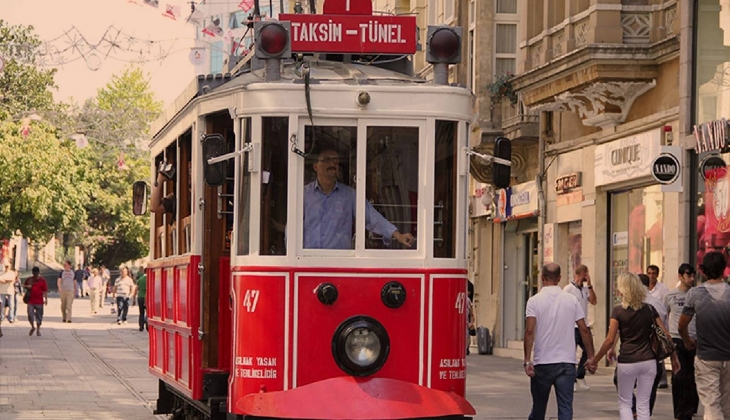 İstiklal Caddesi nde yeni dönem başlıyor! Caddede bataryalı tramvaylar sefer yapacak...
