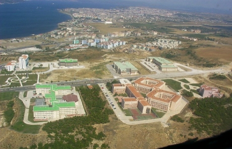 3 camili ve 53 mescitli üniversite!