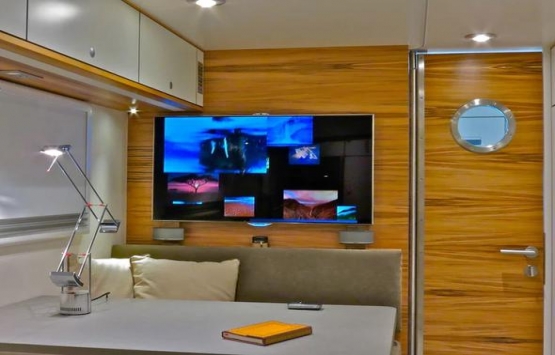 Zırhlı kamyonu lüks eve çevirdiler!