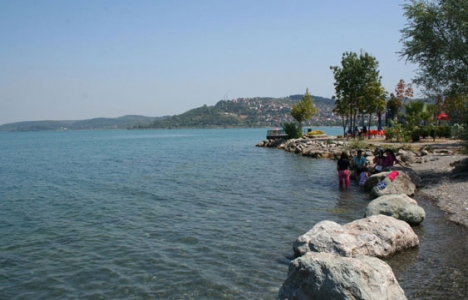 Sapanca Gölü kenarına açılan taş ocağının işletme izni iptal edildi!