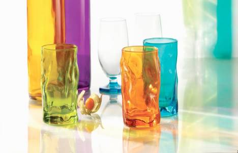 Özel tasarımlı rengarenk cam bardaklar Tantitoni’de!
