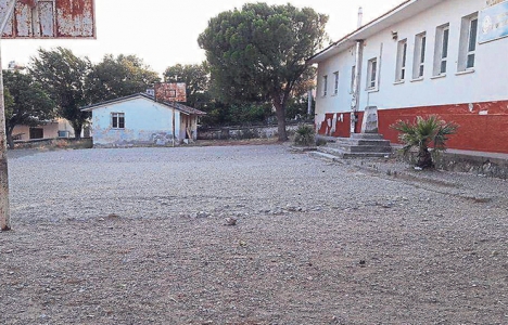 İzmir Akalan Denen İlkokulu yenilenmeyi bekliyor!