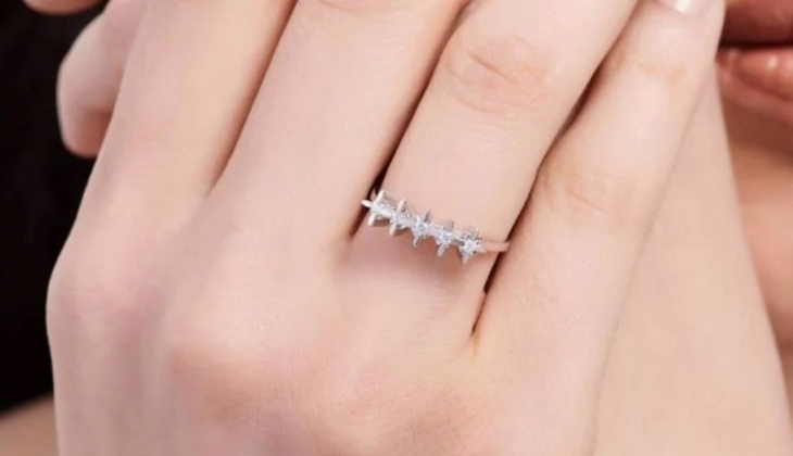 Altınbaş ta beştaş pırlanta yüzüklere indirim! Yeni yılda en güzel hediyeyi alın! 5 Aralık 2022 fiyat listesi...