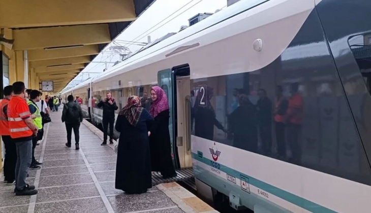 Milli elektrikli trenin üçüncü seti yakında raylarda! Bakan tek tek açıkladı!