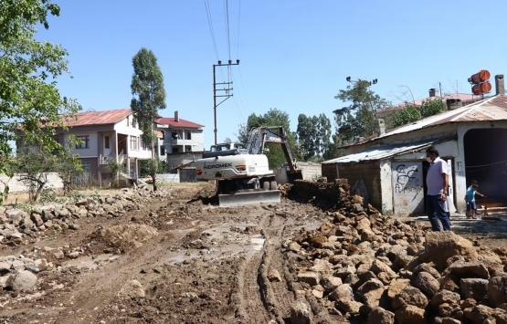 Van'da yolu dar olan okul için hayırseverler arazi bağışladı!