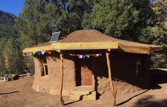 Doğa içinde 1500 TL ye kendi evini yaptı!