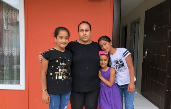 Kocaeli Büyükşehir'den ihtiyaç sahibi aileye ev!