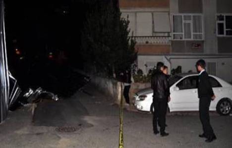 Üsküdar'da yol çöktü!