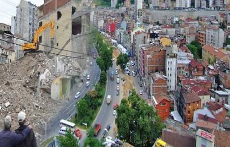 Trabzon Çömlekçi'de kentsel dönüşüm kapsamında yıkımlar sürüyor!