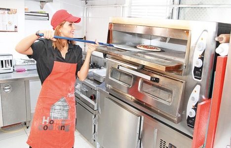 Günel Zeynalova Etiler de pizzacı açtı!