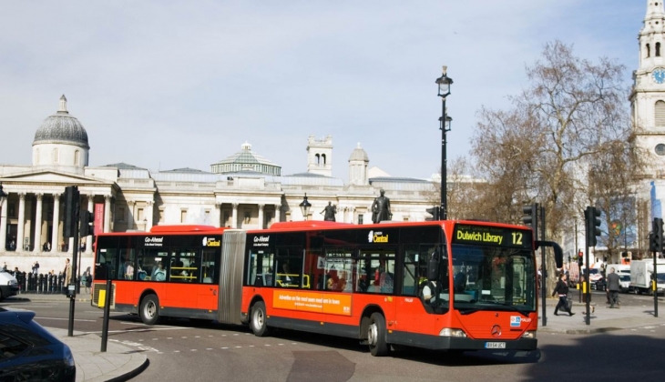 İngiltere toplu taşıma fiyatlarını sabitliyor