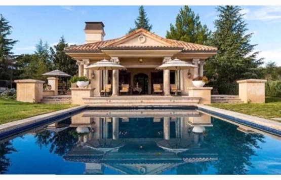 Villasına alıcı bulamayan Ajda Pekkan, emlakçılara dava açıyor!