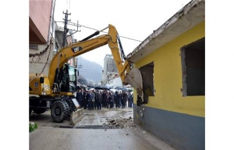 Bursa Mimar Sinan Caddesi’ndeki 2 bina yıkılıyor!