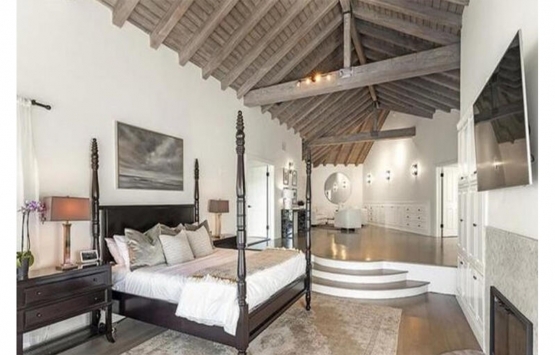 Selena Gomez, Tom Petty nin Encino daki malikanesini satın aldı!