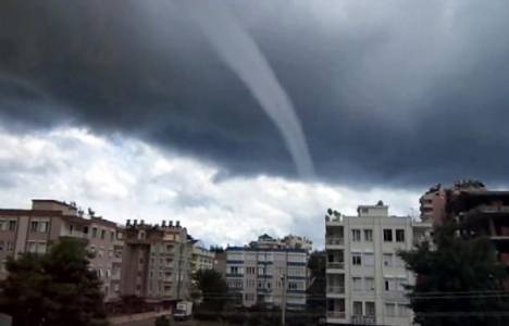 Antalya'da hortum, plastik seralar ve evlere zarar verdi!