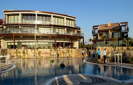 Kırçiçeği'nin Çeşme'deki butik oteli İmerhan hizmete açıldı!