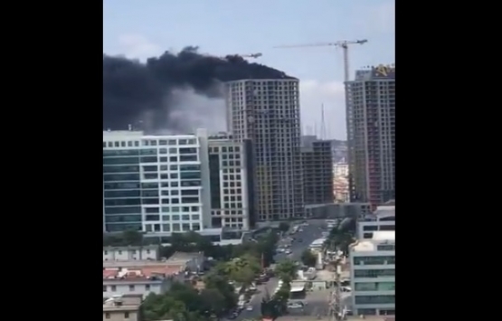 Ümraniye de inşaat halindeki 29 katlı binada yangın!