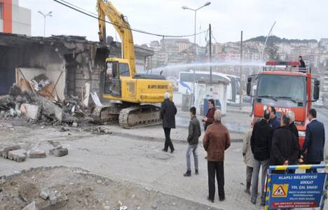 Alaplı'nın eski terminal binası yıkıldı!