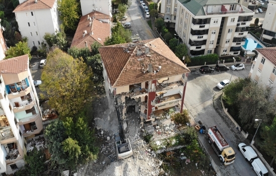 Büyükçekmece de riskli 5 bina yıkıldı!