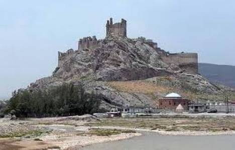 Hoşap Kalesi'nde 400 yıllık sarnıç gün ışığına çıkarıldı!