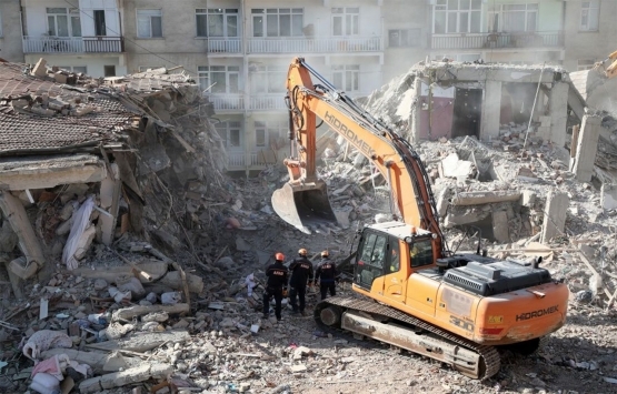 Elazığ depreminde 50 bina yıkıldı, 308 bina hasar gördü!