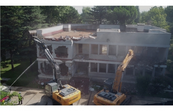 Bursa daki riskli bina yıkıldı!