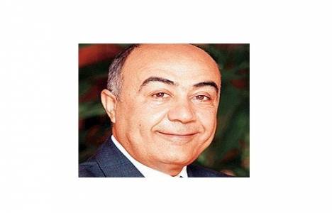 Hüsnü Akhan kimdir?