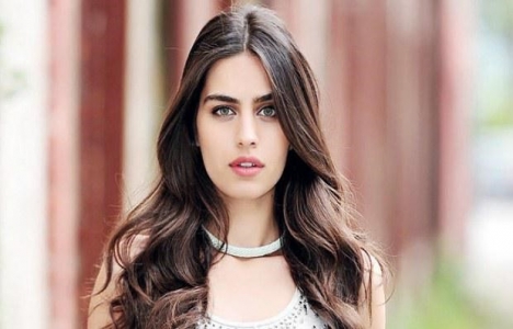 Amine Gülşe Mesut Özil’in Londra'daki malikanesine taşındı!