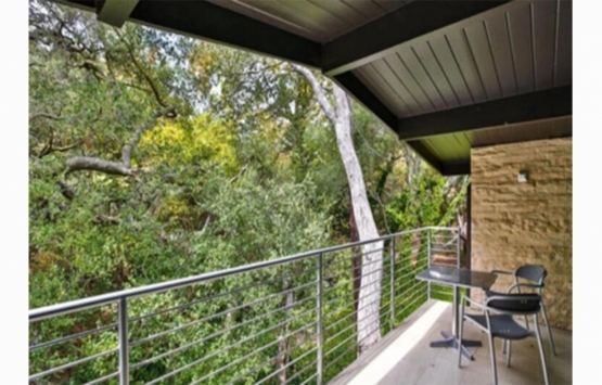 Miley Cyrus Malibu daki evini 1.7 milyon dolara sattı!