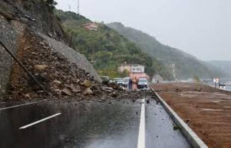 Ereğli ve Alaplı'yı birbirine bağlayan karayolunda heyelan meydana geldi!