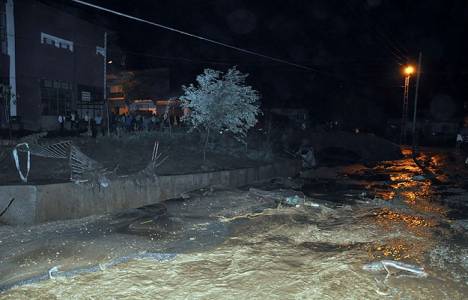 Kayseri-Erciyes yolu sel nedeniyle ulaşıma kapatıldı!
