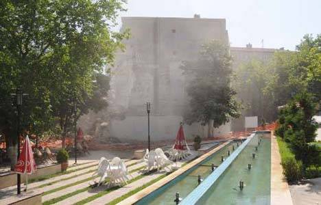 Manisa Gördesli Şehit Makbule Hanım Parkı içindeki bina yıkıldı!