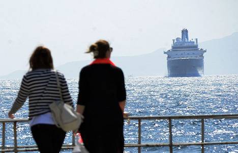 Thomson Spirit yolcu gemisi bin 305 yolcusuyla Alanya'ya geldi!