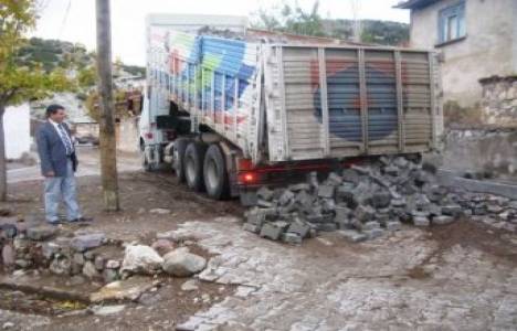 Selendi Çamlıca Köyü 'ne parke taşı döşendi!