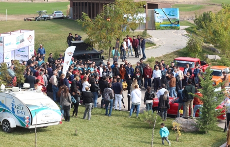 Ankara Golfkent’te klasik otomobil rüzgarı esti!