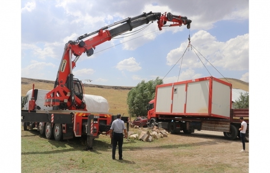 Ağrı'da yağışlardan evleri hasar gören aileye yaşam konteyneri tahsis edildi!