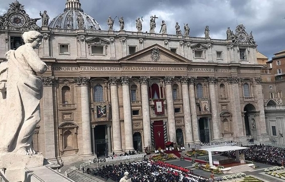 Vatikan da usulsüz gayrimenkul alımı skandalı!