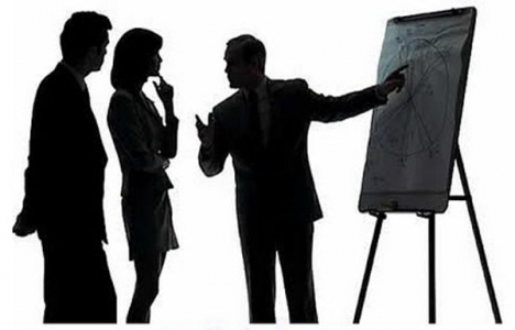 emlakçı kime denir