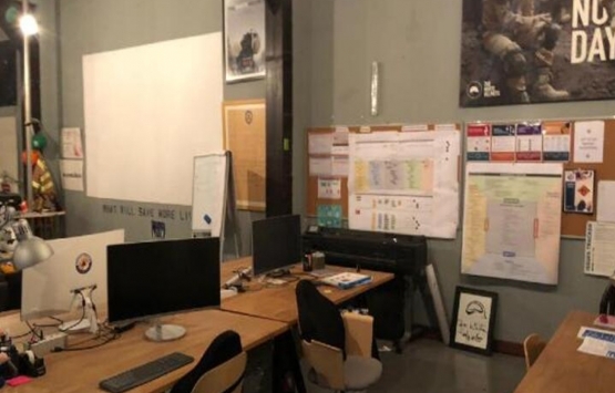 İstanbul da ölü bulunan İngiliz eski istihbarat subayının Karaköy deki evi! 