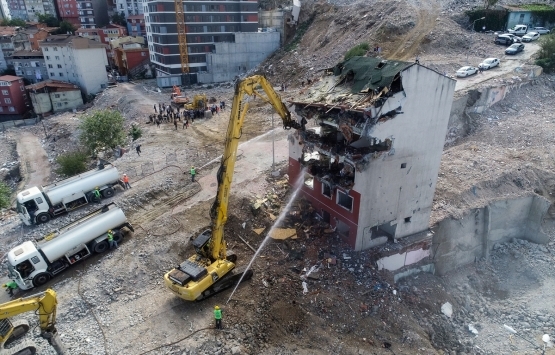 Kağıthane deki 5 katlı Huzur Apartmanı yıkıldı!