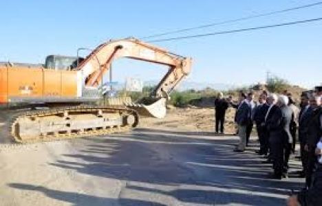 Salihli'deki Dur-geç köprüsü törenle yıkıldı!