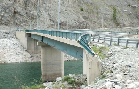 Artvin'deki Halis Yılmaz Köprüsü sorun yaratıyor!