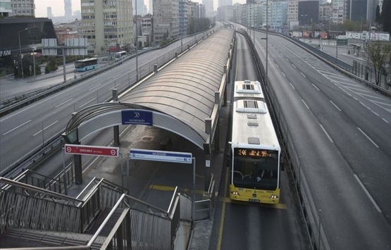 İstanbul'da metrobüs vapur ve otobüsler hizmet vermeye devam ediyor!