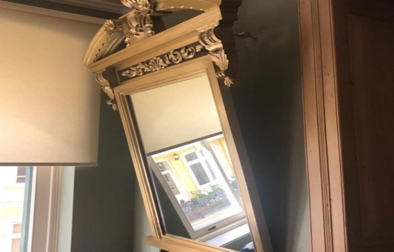 Okan Bayülgen evinin kapılarını açtı!